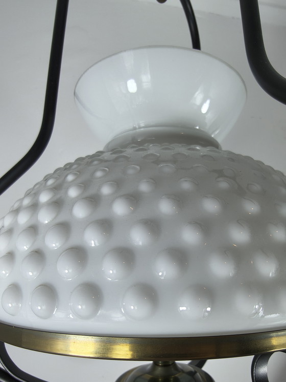 Image 1 of Lámpara de aceite antigua de cristal opalino