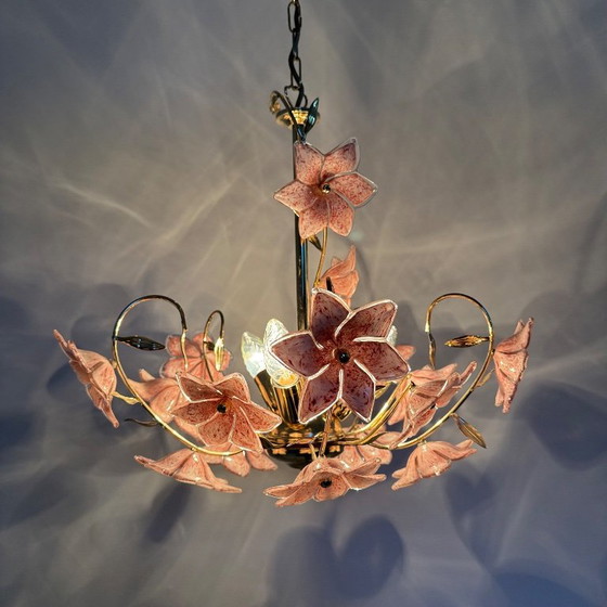 Murano rosa Glasblumen-Kronleuchter, 1970er Jahre, Metall (Foto 9 von 15)