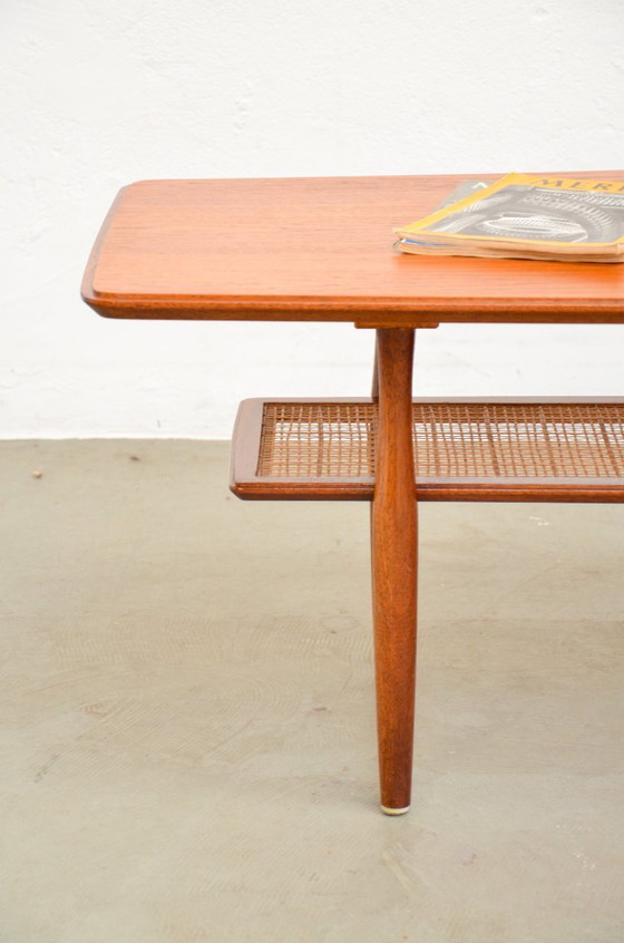 Image 1 of Vintage salontafel, rotan uit het midden van de vorige eeuw, teakhouten plank, Deens, jaren 60
