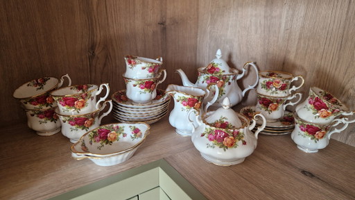 Ensemble de roses anciennes – servies, Other