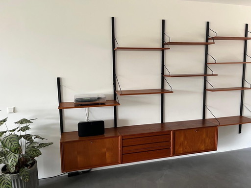 Unidad de pared del sistema real de Poul Cadovius