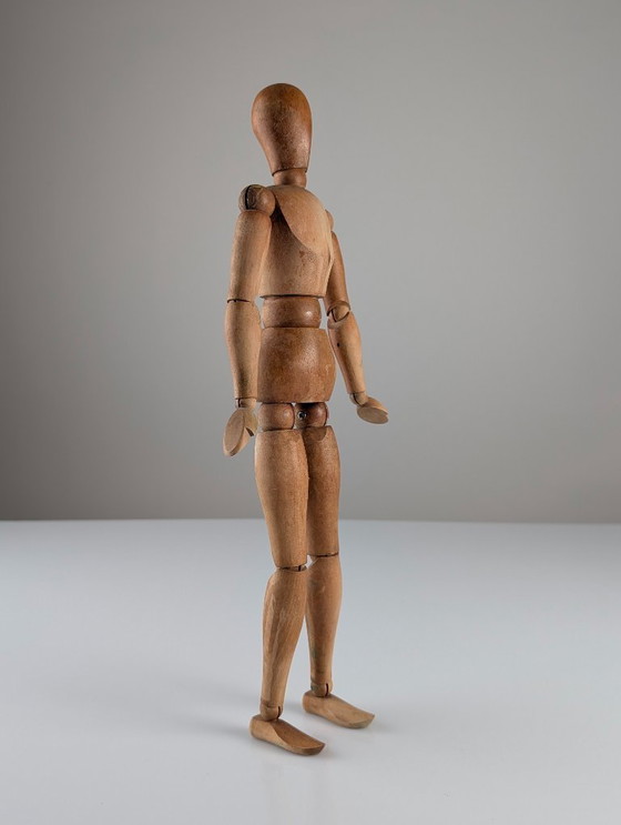 Image 1 of Figurine articulée en bois d'artiste, style milieu du XXe siècle