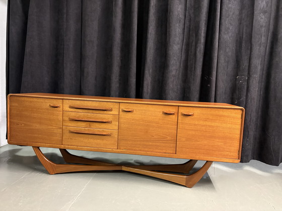 Image 1 of 60’ dressoir Beithcraft