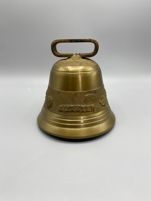 Große Glocke aus Münstermessing – Adlerdekor und geprägte Verzierungen – decoratieve objecten, Brass