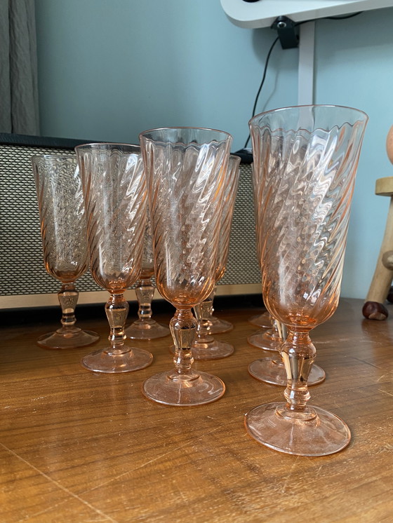 Image 1 of Vintage Luminarc Rosaline Pink Swirl champagneglazen uit Frankrijk