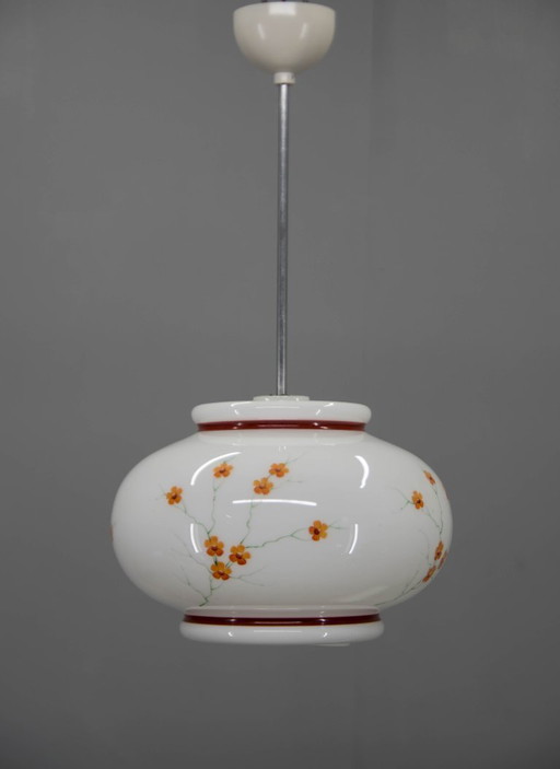 Hanglamp van melkglas, handbeschilderd, uit de jaren 70, vintage stijl uit het midden van de 20e eeuw.