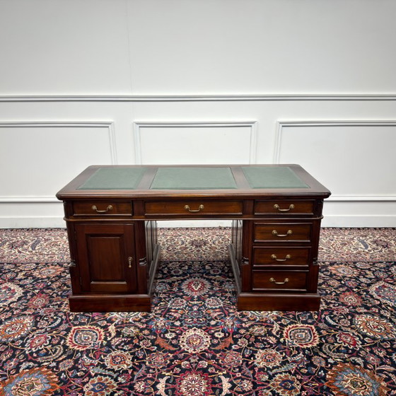 English Classic Desk with Green Leather – Wood (photo 4 of 19)