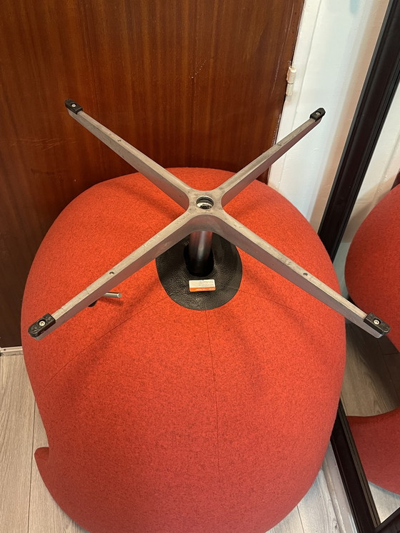 Image 1 of Poltrona Egg di Arne Jacobsen per Fritz Hansen – Modello originale rosso