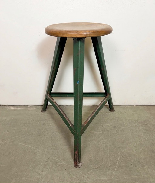 Sgabello da officina industriale verde, anni '60