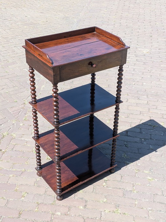 Antieke Victoriaanse etagère met 4 etages en gedraaide spoelversiering. – Boekenkasten, Wood (photo 5 of 14)