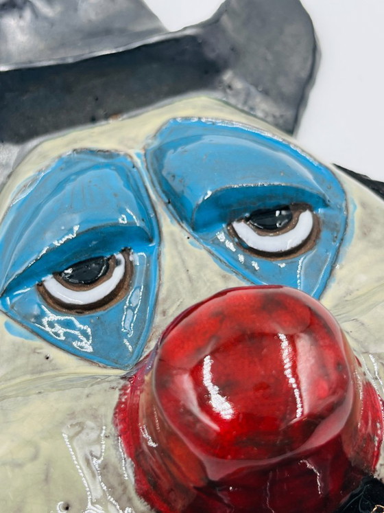 Image 1 of Große, an der Wand befestigte Clownmaske aus glasierter Terrakotta