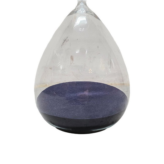 Image 1 of Grote glazen zandloper met blauw zand, eind 20e eeuw