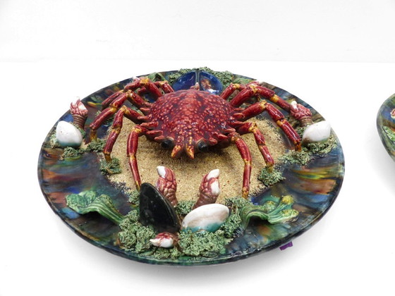 Paire de grands plats muraux Palissy polychromes par Álvaro José – Caldas da Rainha, Portugal, début XXe (photo 9 of 11)