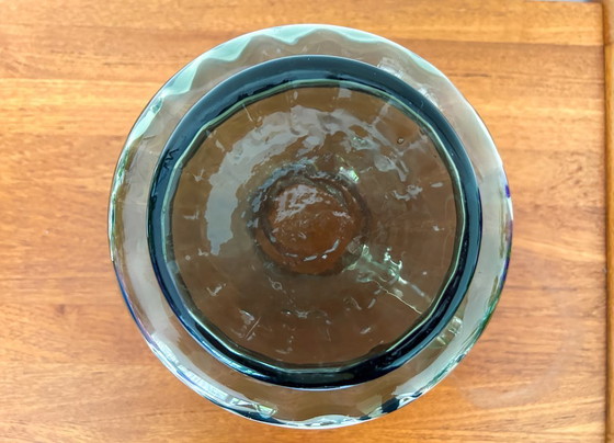 Image 1 of Vintage waterkan uit het midden van de vorige eeuw, gerookt glas