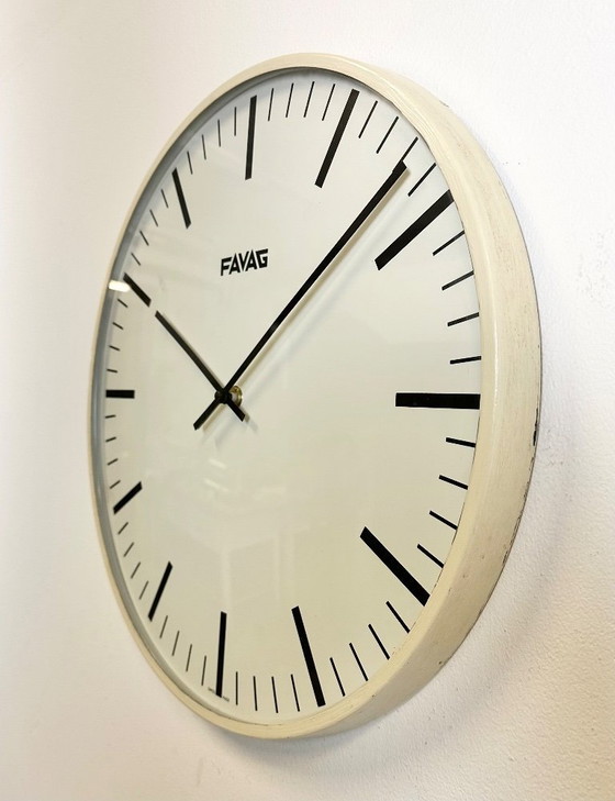 Image 1 of Horloge murale vintage suisse beige de Favag, années 1970