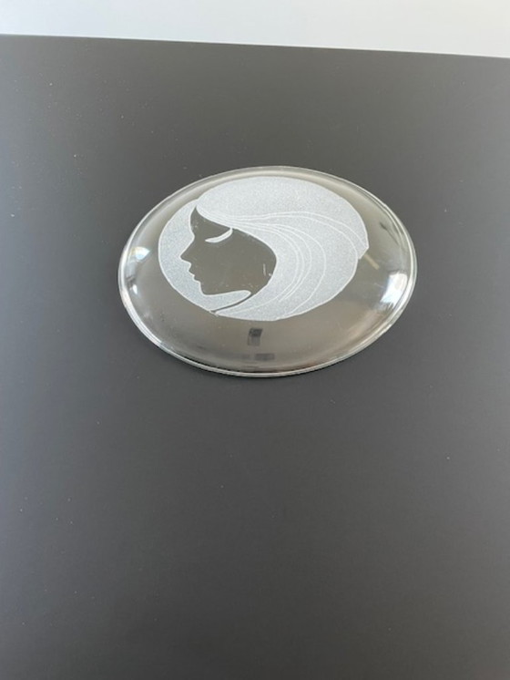 Image 1 of Vintage glazen schaal “La Femme” – Art Nouveau stijl