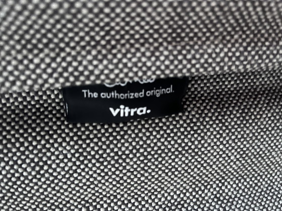 Image 1 of Vitra Eames EA108 – Lichtgrijze stof / Chroom (set van 4) – Zo goed als nieuw