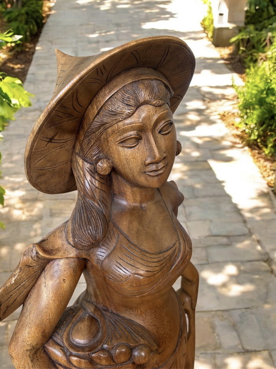 Beautiful large statue of beautiful wood – Sculpture (photo 8 of 11)