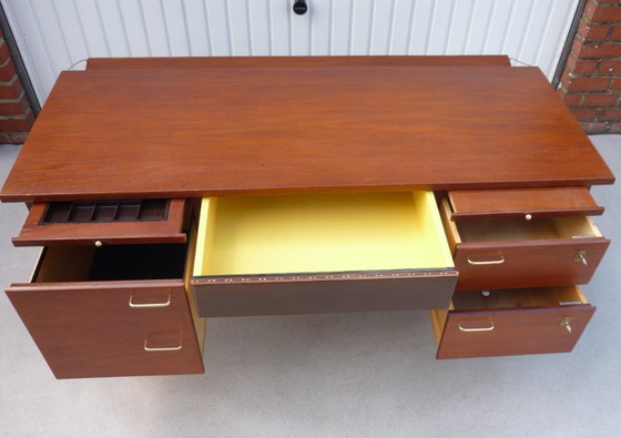 Indrukwekkend vintage teakhouten bureau – Wood (photo 10 of 12)