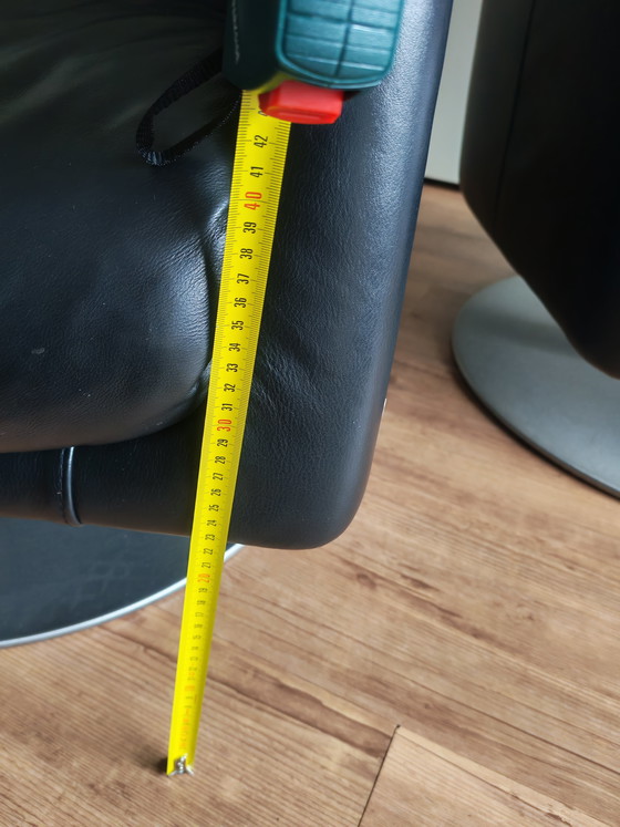 Image 1 of 2 sillones giratorios de piel Natuzzi