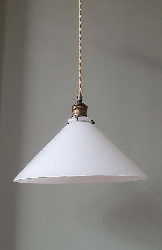 Image 1 of Vintage pendant lamp in opaline/frosted glass - banker's lamp or shoemaker's lamp