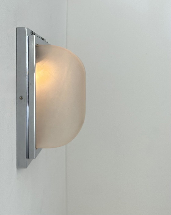 Image 1 of Lampada da parete modernista, metallo cromato e vetro sabbiato, Francia 1930