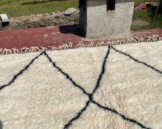 Image 1 of Extra Large Vintage Beni Ourain Rug 426x344 cm – Authentic Moroccan Wool Rug – Ivory Black Diamond Pattern – Oversized Boho Luxe