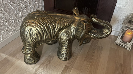 Image 1 of Table design exclusive en forme d'éléphant avec plateau en verre de sécurité épais – style Hollywood Regency