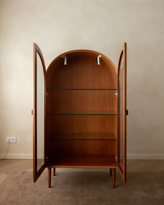 Vitrine arquée Mid Century par Brinkmann, années 1980 – Bois (photo 3 of 20)