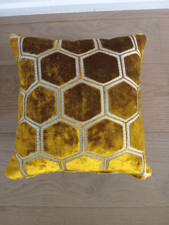 Dekorative Kissen der Designers Guild – Textile, Velvet (photo 2 of 5)
