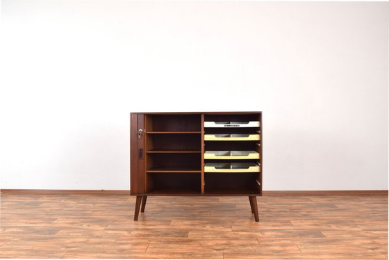 Image 1 of Credenza danese con ante a battente in teak di metà secolo, anni '60