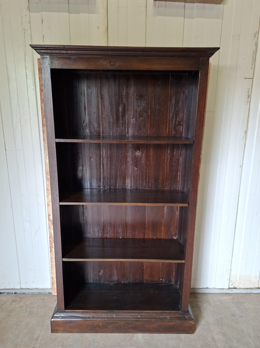 Dimensiones de la librería colonial de teca: 98 x 34 cm y 180 cm de alto.
