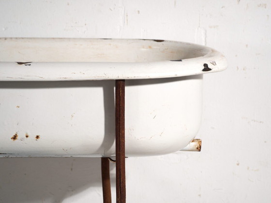 Antique bathtub in enamelled iron – Central Europe, circa 1950 #8 – Decorative Objects, Industrieel (photo 36 of 40)