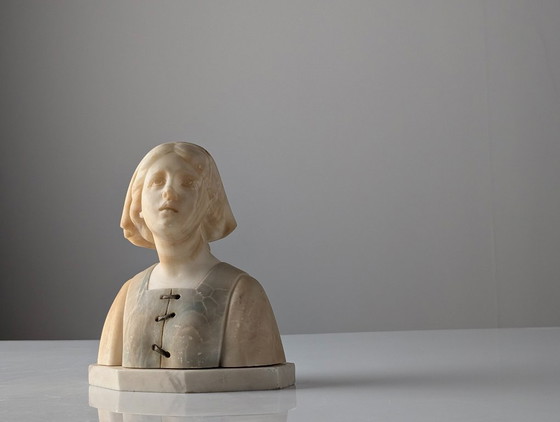 Busto de alabastro de una joven, obra de Gustave Van Vaerenbergh, Art Nouveau belga, década de 1900. (photo 13 of 13)