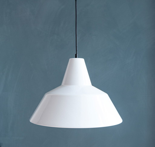 VintageWeiße Emaille Fabrik Lampe Typ 19540