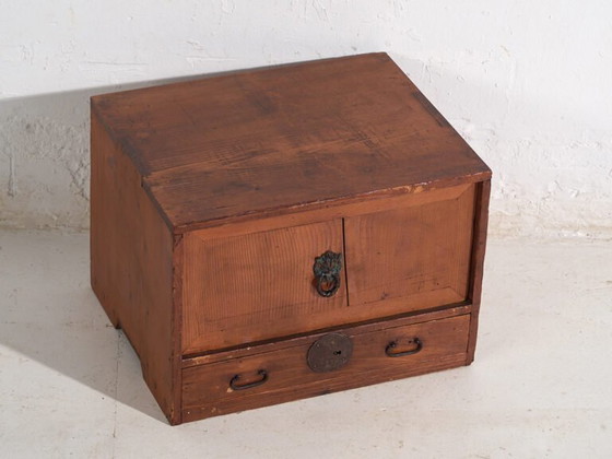 Antique Japanese cedar kodansu with compartments and bottom drawer, Early Taishō-Showa (c. ) #24 (photo 13 of 40)