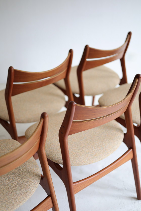 Set of 6 vintage dining chairs model 310, Erik Buch, 1960s – Wood, Textile (photo 5 of 6)