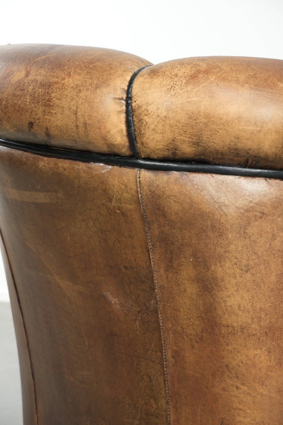 Image 1 of Joli fauteuil club vintage en peau de mouton de style anglais