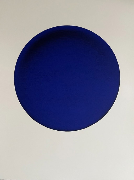 Yves Klein (1928-1962), Disque bleu, IKB 54, 1957, copyright VG Bild-Kunst, Bonn 1997, Printed in Germany
