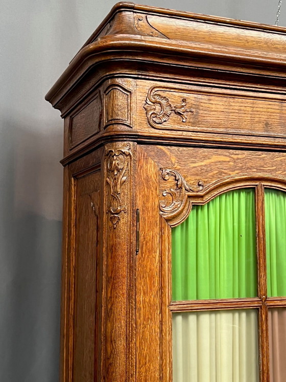 Lütticher Bücherschrank aus geschnitzter Eiche im Regency-Stil – Bücherregale, Glass, Hollywood Regency (photo 5 of 7)
