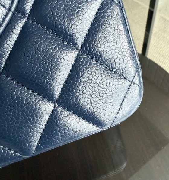 Image 1 of Borsa Chanel Classic Flap Maxi - Caviar Double Flap 34CM Trapuntata Blu Scuro Finiture Argento Serie 15