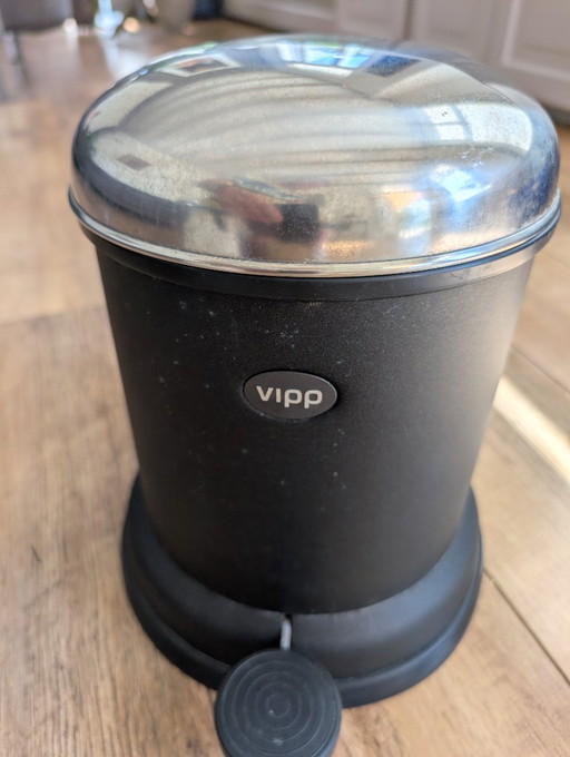 Cestino a pedale Vipp da 4 litri usato – onderhoudsproducten, polished steel