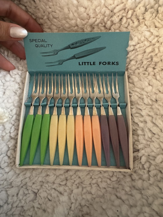 Image 1 of "Little fork" Vintage retro gekleurde cocktailvorkjes 