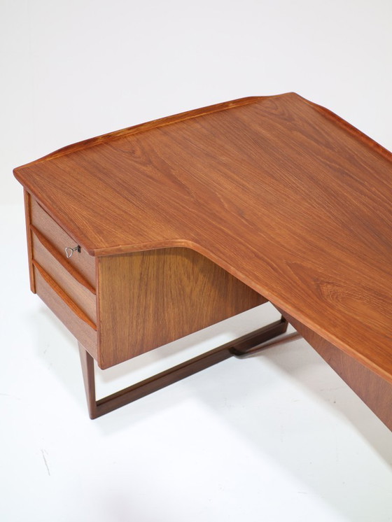 Image 1 of Freistehender Schreibtisch „Boomerang“ von Peter Løvig Nilsen