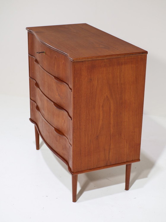 Image 1 of Commode en teck courbé, style vintage danois des années 1960