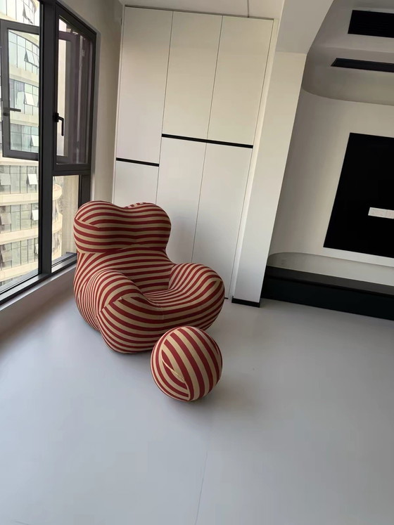 Image 1 of Icon Design "UP" fauteuil en voetenbank - Soara patroon

Nieuw