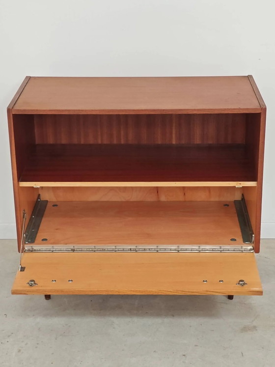 Piccola credenza in legno degli anni '70. – Armadi contenitori, Wood, Vintage (photo 8 of 18)