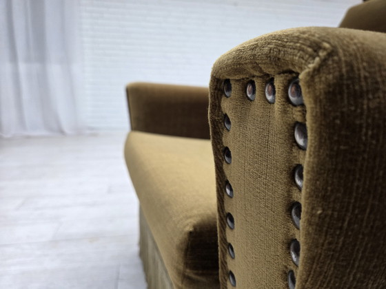 Image 1 of 1970er Jahre, Dänischer Sessel, grüner Möbelvelours, Beine aus Eschenholz.