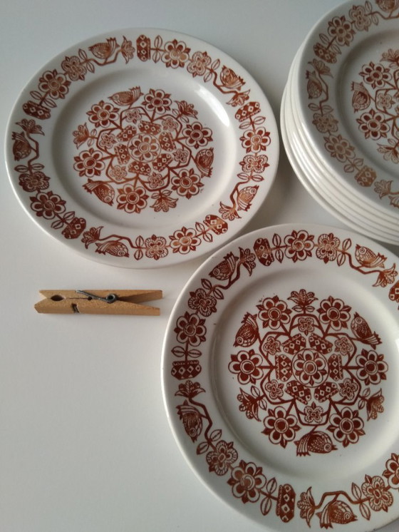 Image 1 of Wayfarer Vintage Design Kathie Winkle, 8 Cake Plates