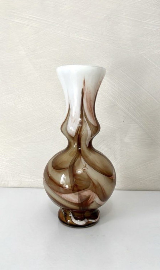 Image 1 of Vase vintage en opaline Murano marron et blanche années 70